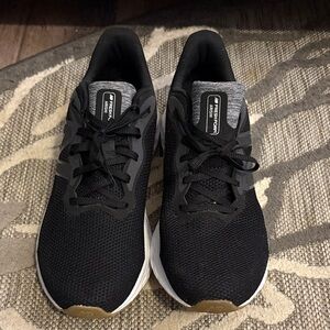 New Balance Black Mesh Athletic Running Shoes with Gray Tongue